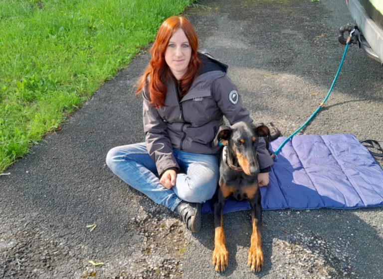 Tierphysiotherapeutin mit eigenen Pferden